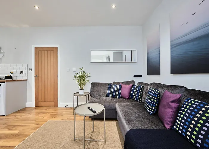 2 Princess Green - Portrush By The Sea