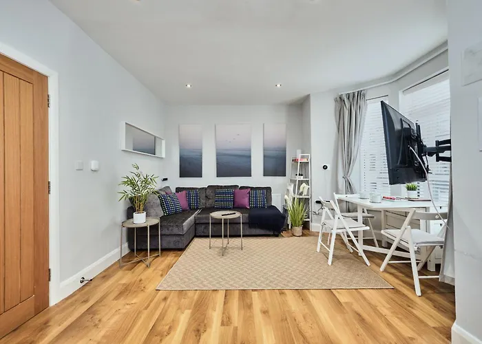 2 Princess Green - Portrush By The Sea