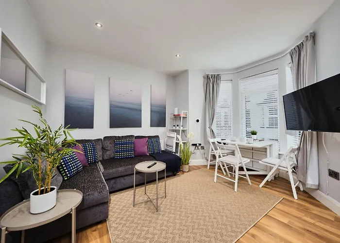 2 Princess Green - Portrush By The Sea