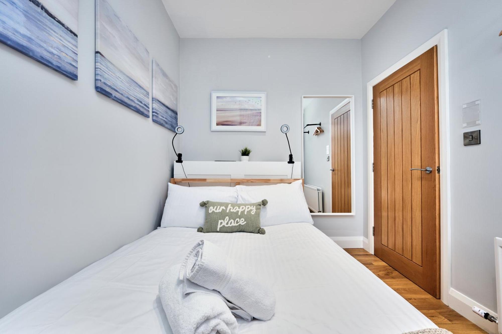 2 Princess - By The Sea * Portrush